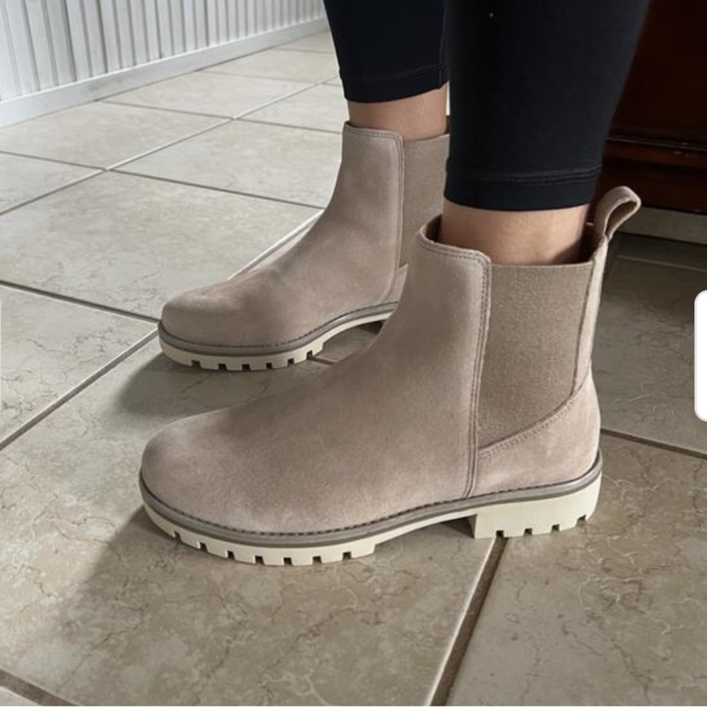 Crown Vintage Tipryn Chelsea Boot taupe/stone color